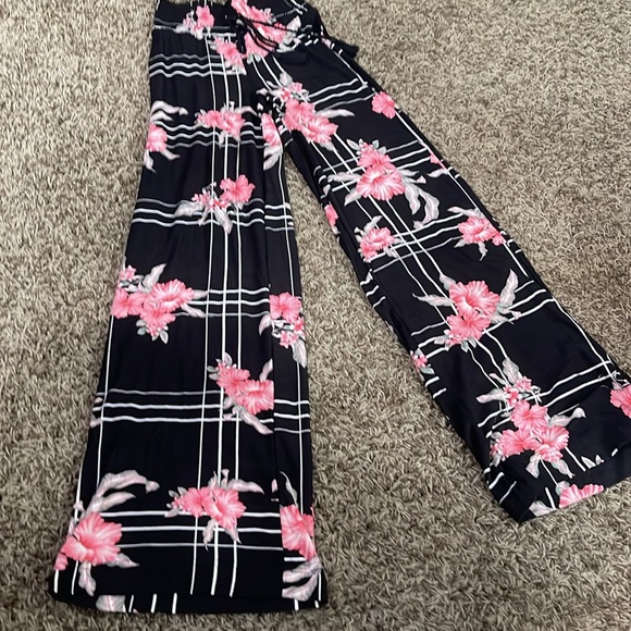 Black floral 2-piece set. GENTLY WORN! - Picture 3 of 3